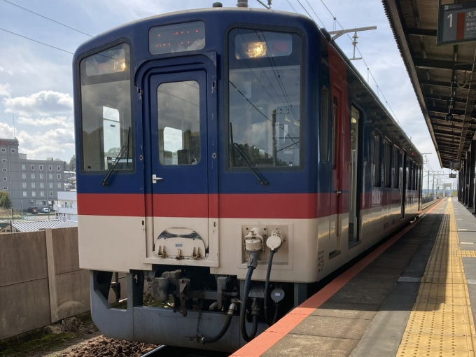 鉄道乗車記録の写真:乗車した列車(外観)(3)        「鹿島臨海鉄道8002。鹿島神宮駅1番線。」