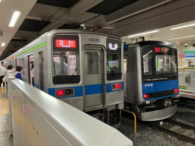 鉄道乗車記録の写真:乗車した列車(外観)(7)        「東武10000系11635F編成。柏駅3番線。」