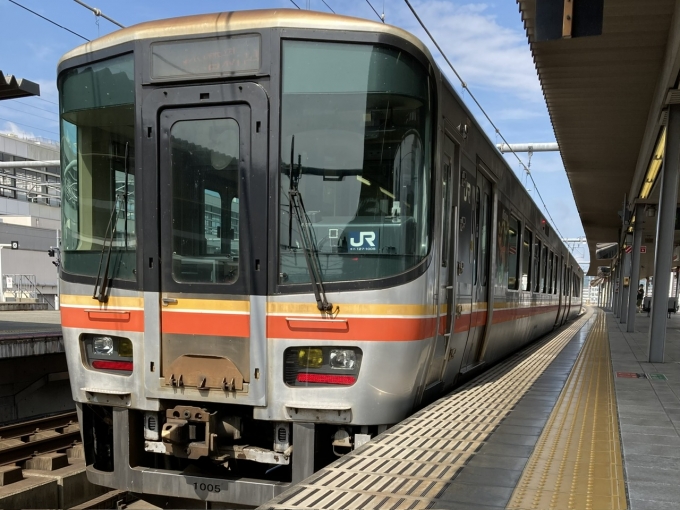 鉄道乗車記録の写真:乗車した列車(外観)(3)        「キハ127系近ヒメ5編成。姫路駅4番のりば。」
