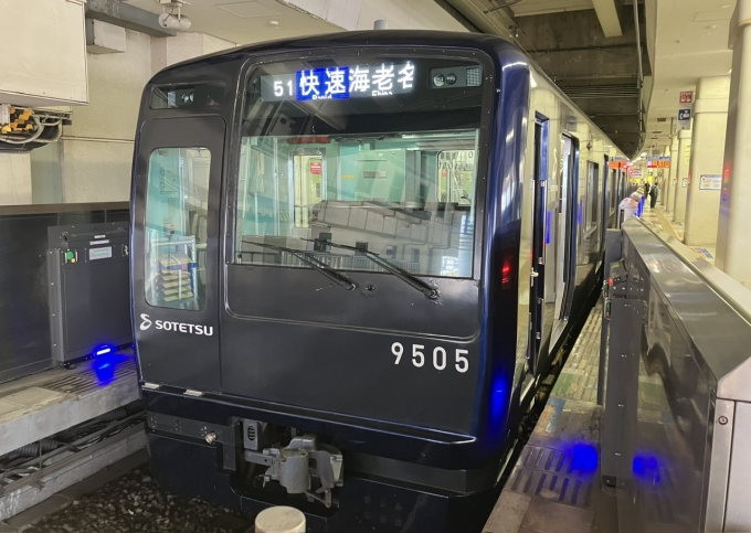 鉄道乗車記録の写真:乗車した列車(外観)(3)        「相鉄9000系9705F編成。相鉄横浜駅3番線。」