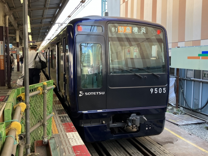 鉄道乗車記録の写真:乗車した列車(外観)(9)        「相鉄9000系9705F編成。相鉄海老名駅1番線。」