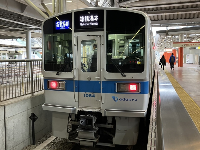 鉄道乗車記録の写真:乗車した列車(外観)(3)        「小田急1000形1064F編成。小田原駅11番線。」