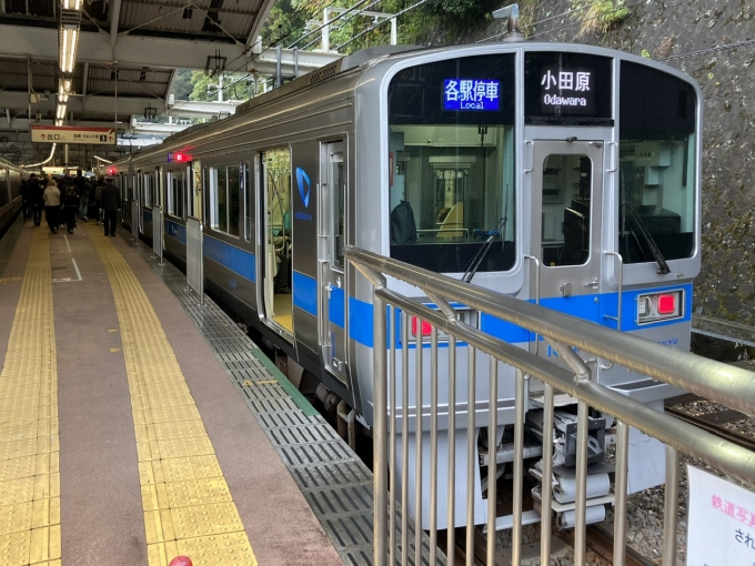 鉄道乗車記録の写真:乗車した列車(外観)(3)        「小田急1000形1064F編成。箱根湯本駅2番線。」