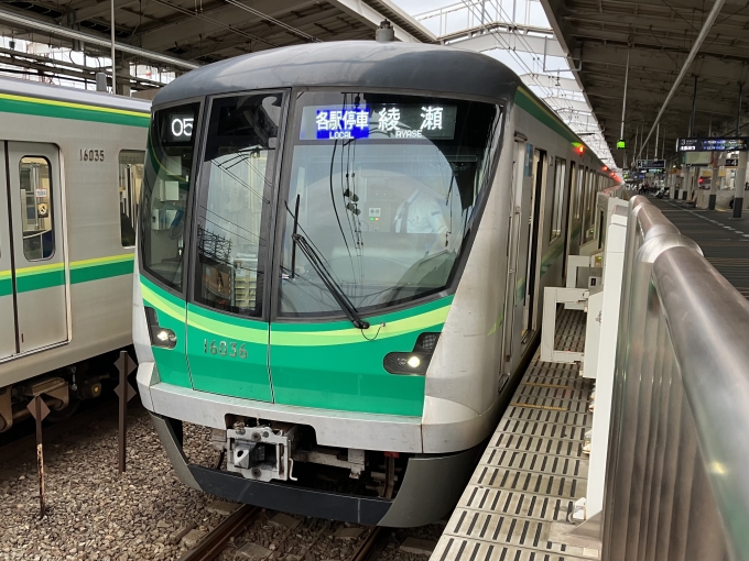 鉄道乗車記録の写真:乗車した列車(外観)(3)        「東京メトロ16000系16136F編成。代々木上原駅3番線。」