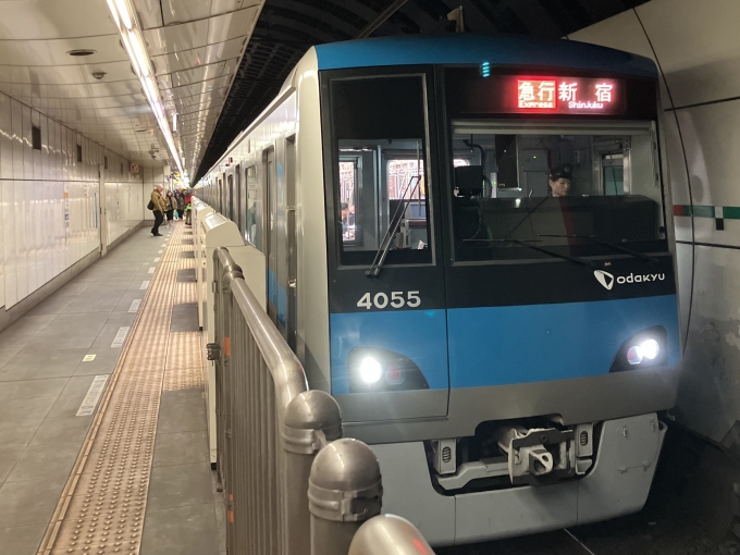 鉄道乗車記録の写真:乗車した列車(外観)(3)        「小田急4000形4055F編成。下北沢駅2番線。」