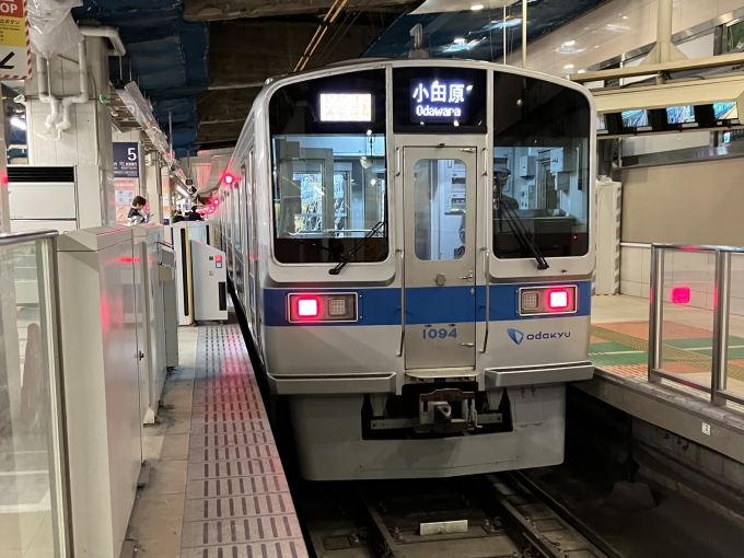 鉄道乗車記録の写真:乗車した列車(外観)(3)        「小田急1000形1094F編成。小田急新宿駅5番線。」