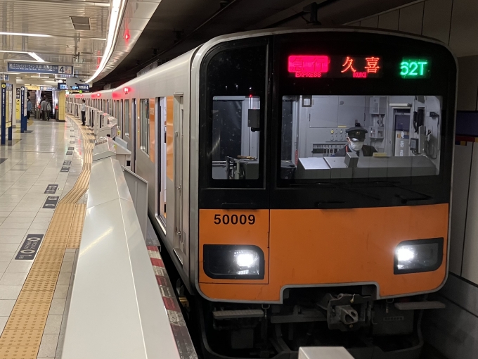 鉄道乗車記録の写真:乗車した列車(外観)(7)        「東武50000系51009F編成。押上駅4番線。」
