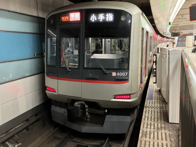 鉄道乗車記録の写真:乗車した列車(外観)(3)        「東急5000系4107F編成。東急横浜駅2番線。」