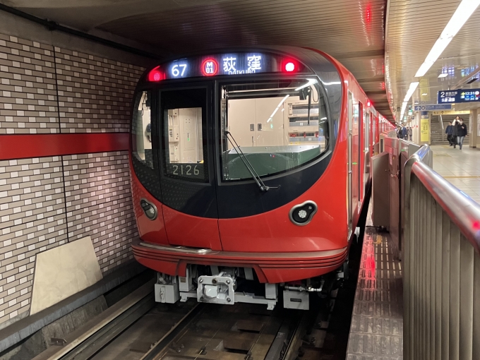 鉄道乗車記録の写真:乗車した列車(外観)(3)        「東京メトロ2000系2126F編成。東京メトロ池袋駅2番線。」