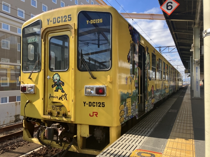 鉄道乗車記録の写真:乗車した列車(外観)(3)        「本カラ所属キハ125系。佐賀駅1番のりば。」