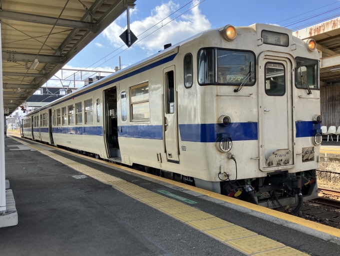 鉄道乗車記録の写真:乗車した列車(外観)(3)        「鹿カコ所属キハ47-8072+キハ47-9075 。隼人駅2番のりば。」