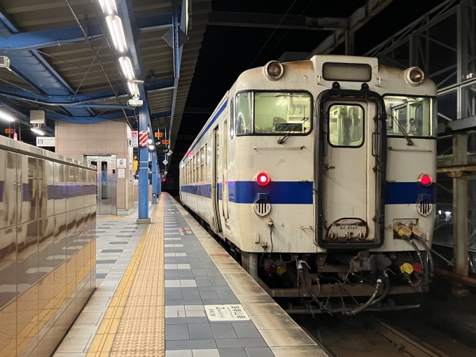鉄道乗車記録の写真:乗車した列車(外観)(3)        「鹿ミサ所属キハ40 8065。宮崎駅4番のりば。」