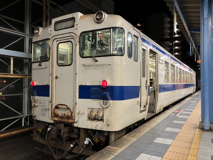 鉄道乗車記録の写真:乗車した列車(外観)(4)        「鹿ミサ所属キハ40 8065。宮崎駅4番のりば。」