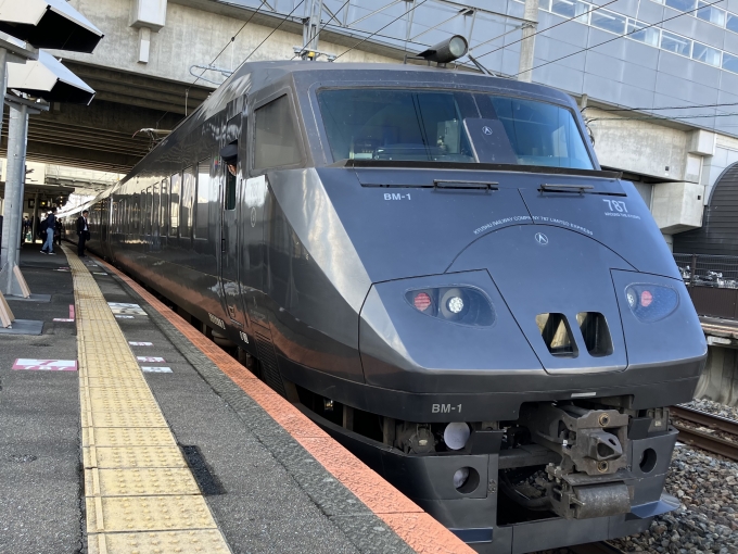 鉄道乗車記録の写真:乗車した列車(外観)(3)        「787系本ミフBM-1編成。新鳥栖駅2番のりば。」