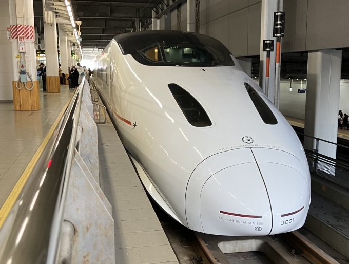 鉄道乗車記録の写真:乗車した列車(外観)(6)        「800系新幹線幹クマU001編成。博多駅11番のりば。」