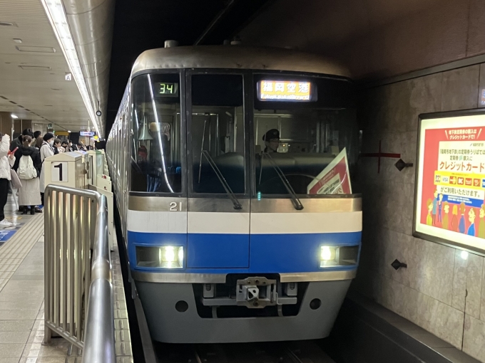 鉄道乗車記録の写真:乗車した列車(外観)(3)        「福岡市地下鉄2000系21編成。地下鉄天神駅1番のりば。」