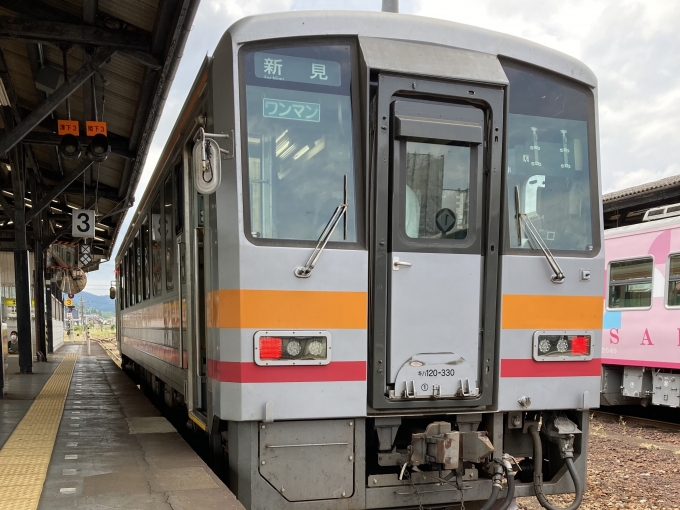 鉄道乗車記録の写真:乗車した列車(外観)(3)        「キハ120-330。津山駅3番のりば。」