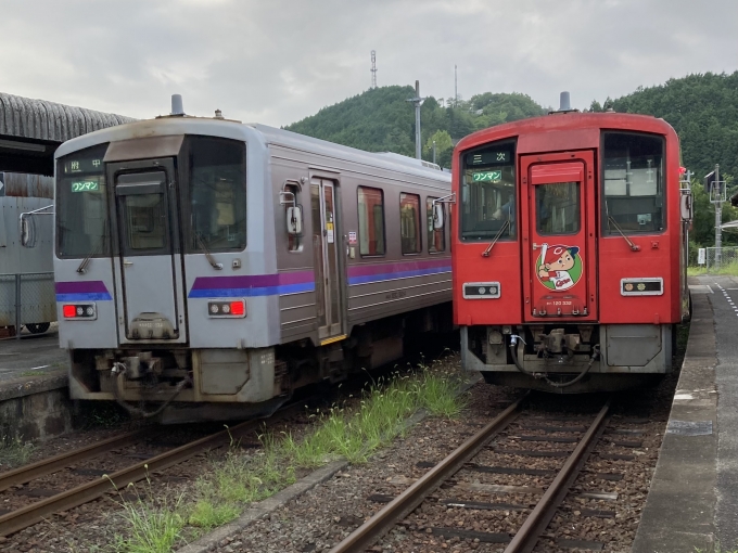 鉄道乗車記録の写真:乗車した列車(外観)(7)        「広ヒロ所属キハ120-332。吉舎駅2番のりば。」