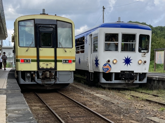 鉄道乗車記録の写真:乗車した列車(外観)(5)        「米キス所属キハ120-3。出雲三成駅1番のりば。」