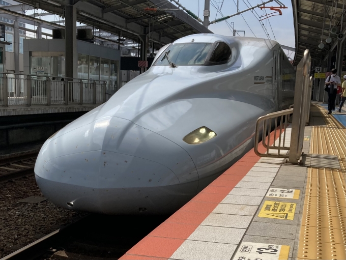 鉄道乗車記録の写真:乗車した列車(外観)(3)        「N700系幹ハカS2編成。小倉駅13番のりば。」
