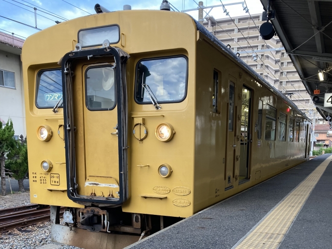 鉄道乗車記録の写真:乗車した列車(外観)(3)        「クモハ123-2。宇部新川駅4番のりば。」