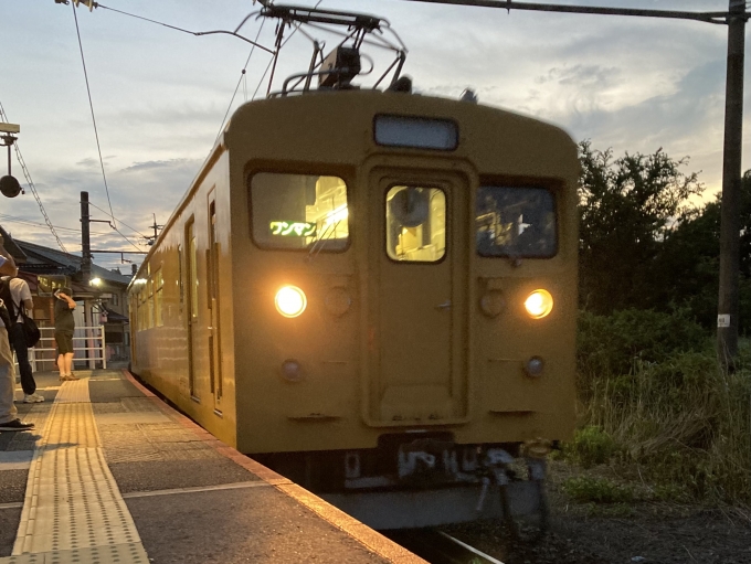 鉄道乗車記録の写真:乗車した列車(外観)(3)        「クモハ123-2。雀田駅1番のりば。」