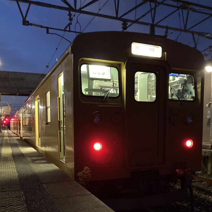 鉄道乗車記録の写真:乗車した列車(外観)(2)        「クモハ123-6。居能駅3番のりば。」