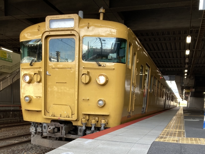 鉄道乗車記録の写真:乗車した列車(外観)(11)        「115系広セキN-05編成。徳山駅1番のりば。」