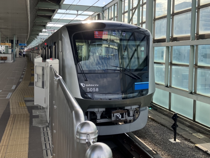 鉄道乗車記録の写真:乗車した列車(外観)(10)        「小田急5000形(2代) 5058F編成。小田急登戸駅4番線。」