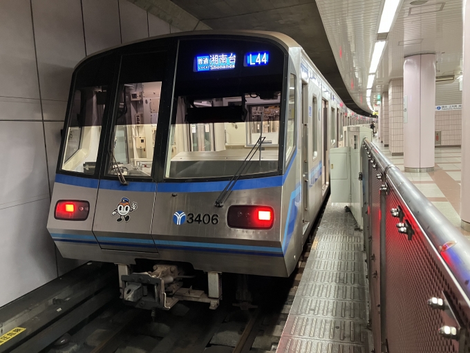 鉄道乗車記録の写真:乗車した列車(外観)(3)        「横浜市営地下鉄3000形3401F編成。地下鉄あざみ野駅1番線。」
