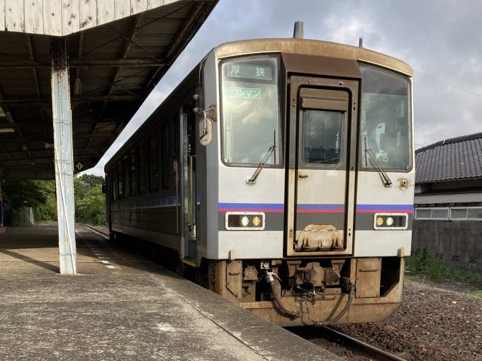 鉄道乗車記録の写真:乗車した列車(外観)(3)        「広クチ所属キハ120-10。仙崎駅発着のりば。」