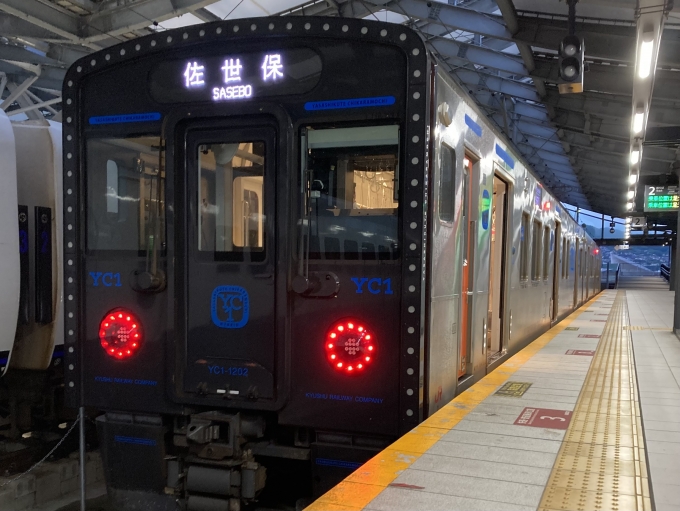 鉄道乗車記録の写真:乗車した列車(外観)(3)        「YC1系崎サキ編成名不明。長崎駅2番のりば。」