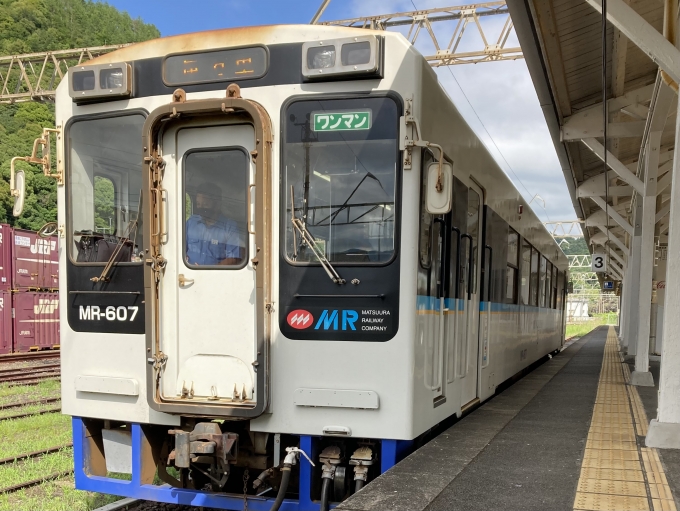 鉄道乗車記録の写真:乗車した列車(外観)(3)        「松浦鉄道MR-607。有田駅3番のりば。」