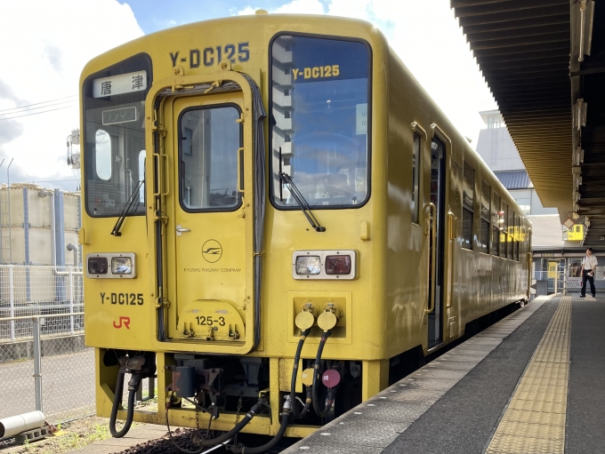 鉄道乗車記録の写真:乗車した列車(外観)(3)        「本カラ所属キハ125-3。伊万里駅1番のりば。」