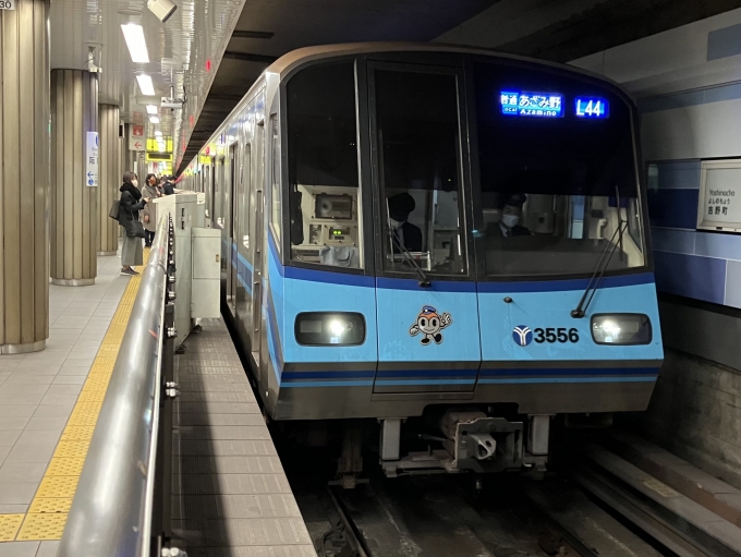 鉄道乗車記録の写真:乗車した列車(外観)(3)        「横浜市営地下鉄3000形3551F編成。阪東橋駅2番線。」