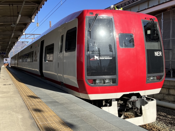 鉄道乗車記録の写真:乗車した列車(外観)(3)        「長野電鉄2100系E2編成。湯田中駅発着番線。」