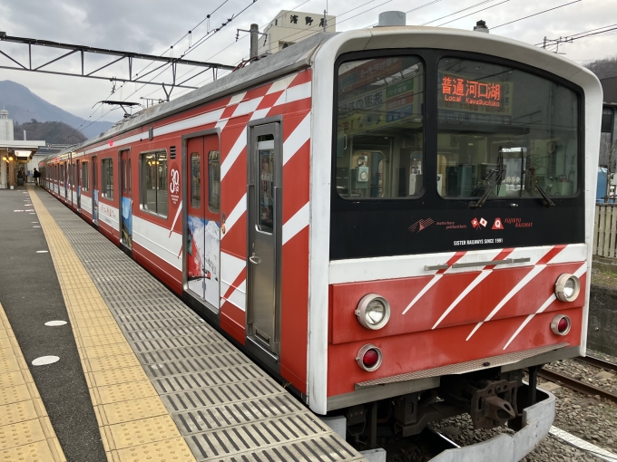 鉄道乗車記録の写真:乗車した列車(外観)(4)        「富士急6000系6501F編成。大月駅1番線。 」