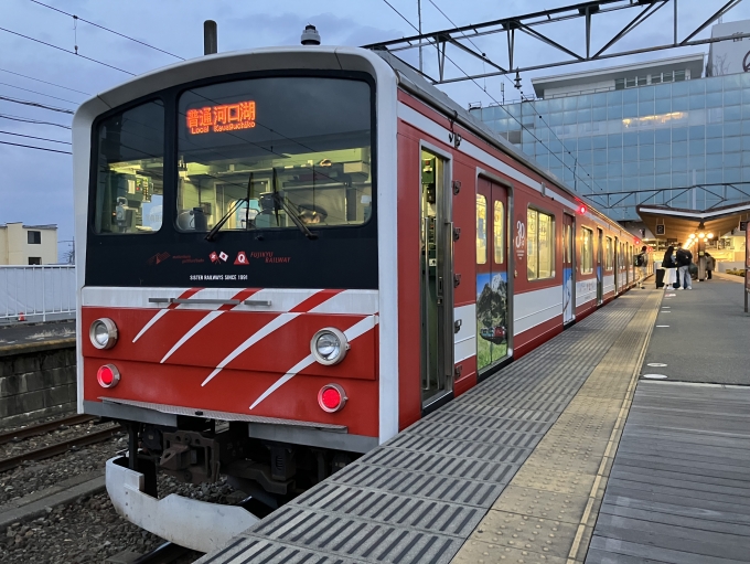 鉄道乗車記録の写真:乗車した列車(外観)(12)        「富士急6000系6501F編成。富士山駅2番線。」