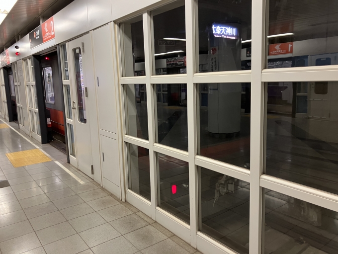 鉄道乗車記録の写真:乗車した列車(外観)(3)        「京都市営地下鉄50系5111F編成。地下鉄六地蔵駅2番のりば。」