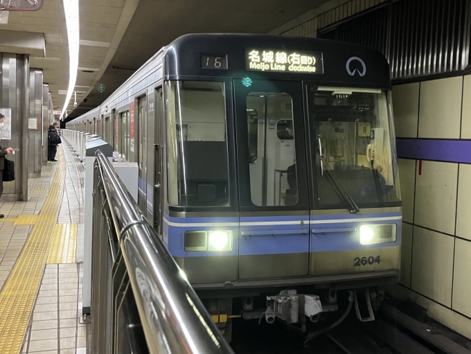 鉄道乗車記録の写真:乗車した列車(外観)(3)        「名古屋市営地下鉄2000形2104H編成。黒川駅2番線。」