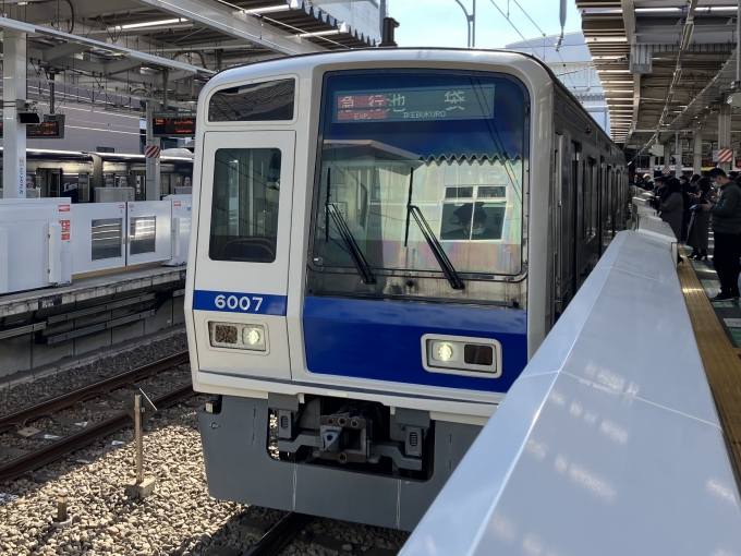 鉄道乗車記録の写真:乗車した列車(外観)(3)        「西武6000系6107F編成。所沢駅3番線。」