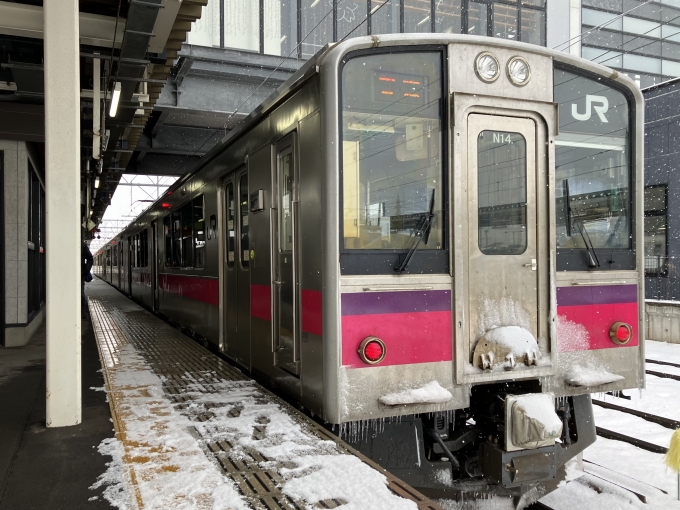 鉄道乗車記録の写真:乗車した列車(外観)(3)        「701系北アキN14編成。弘前駅3番線。」