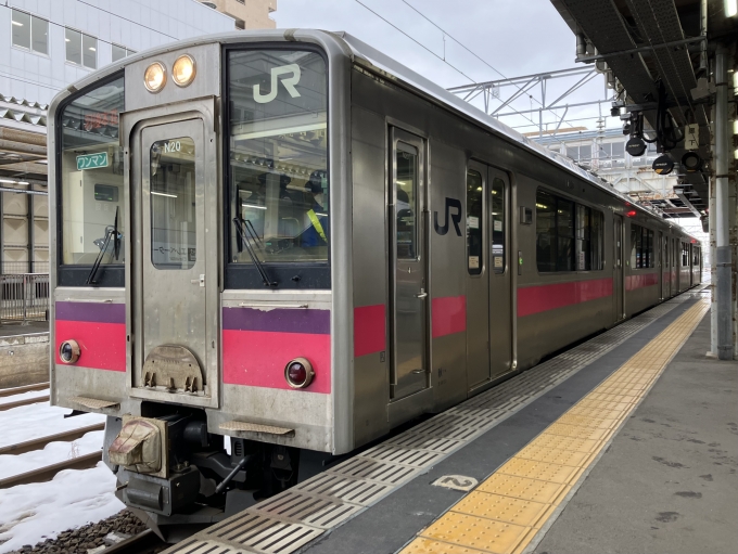 鉄道乗車記録の写真:乗車した列車(外観)(3)        「701系秋アキN20編成。秋田駅3番線。」
