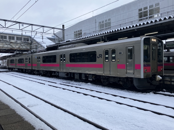 鉄道乗車記録の写真:乗車した列車(外観)(3)        「701系秋アキN34編成。秋田駅3番線。」