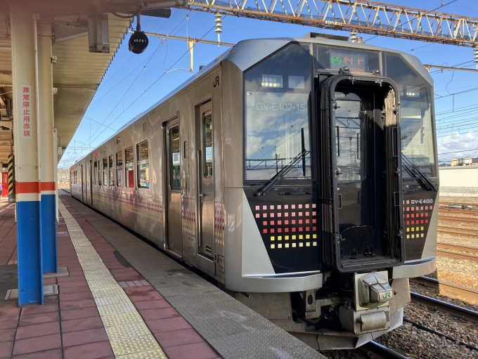 鉄道乗車記録の写真:乗車した列車(外観)(3)        「GV-E400系新ニイ編成名不明。酒田駅3番線。」