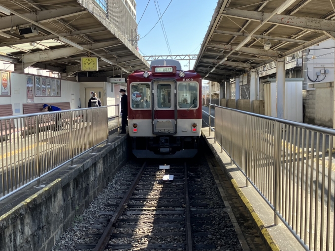 鉄道乗車記録の写真:乗車した列車(外観)(9)        「近鉄8000系B09編成。新王寺駅1番のりば。」