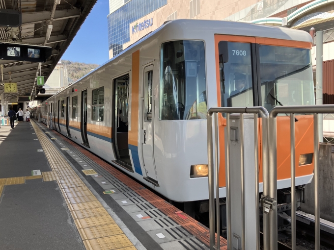 鉄道乗車記録の写真:乗車した列車(外観)(3)        「近鉄7000系7108F編成。生駒駅1番のりば。」