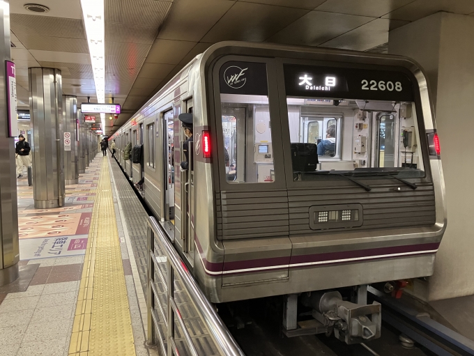 鉄道乗車記録の写真:乗車した列車(外観)(3)        「大阪市営地下鉄20系22608F編成。地下鉄天王寺駅2番のりば。」