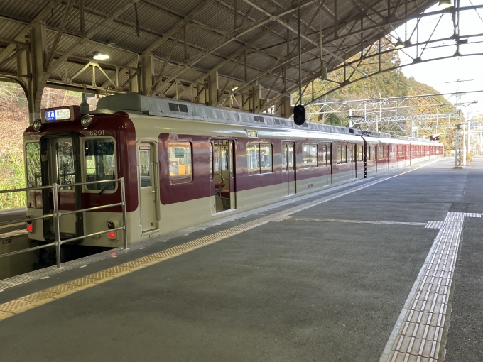 鉄道乗車記録の写真:乗車した列車(外観)(5)        「近鉄6200系電車U01編成。吉野駅3番のりば。」