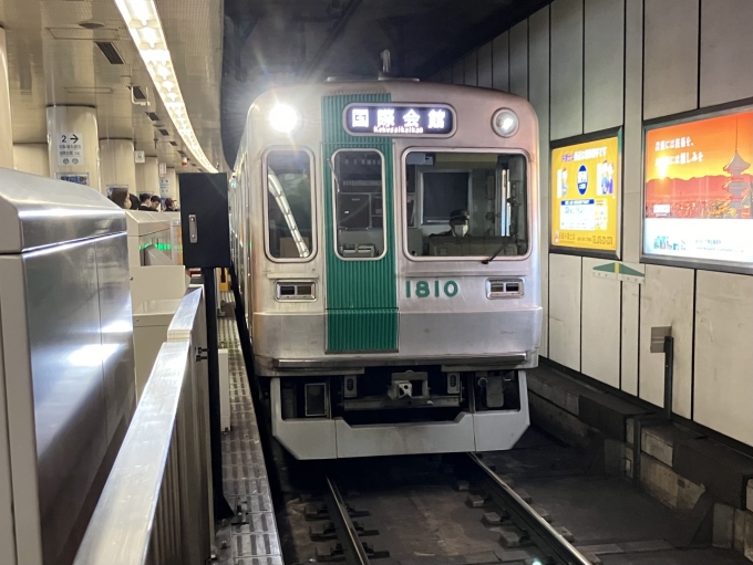 鉄道乗車記録の写真:乗車した列車(外観)(3)        「京都市営地下鉄10系1110F編成。地下鉄京都駅2番のりば。」